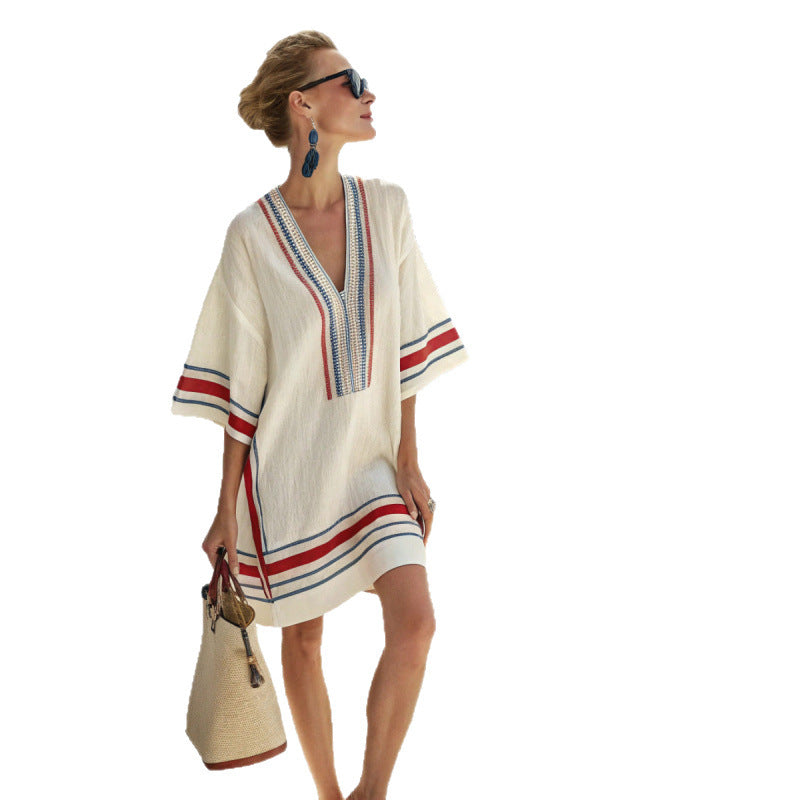 Etnik Nakış Detaylı V Yaka Keten Kaftan Elbise – Premium Plaj ve Resort Şıklığı