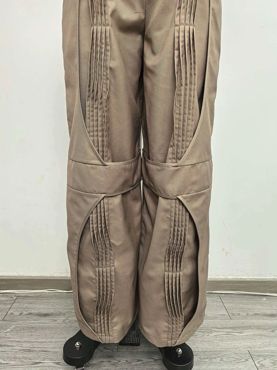 Pantolon paça ve kemer detayı