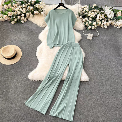 Yazlık Dokulu Triko T-Shirt ve Pileli Geniş Paça Pantolon İkili Takım