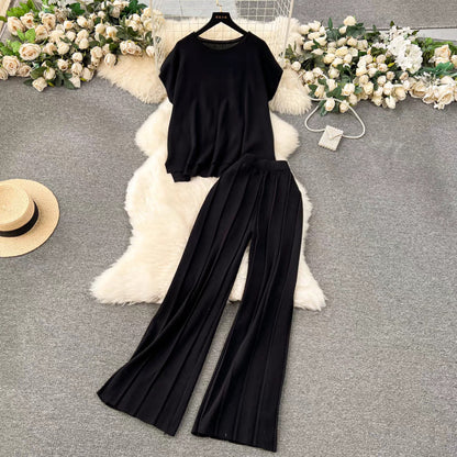 Yazlık Dokulu Triko T-Shirt ve Pileli Geniş Paça Pantolon İkili Takım