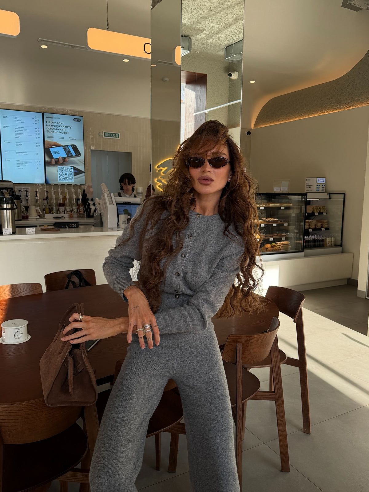 Düğmeli Örme Hırka ve Düz Paça Pantolon İkili Takım
