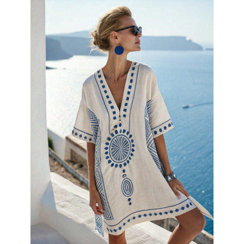 Etnik Nakış Detaylı V Yaka Keten Kaftan Elbise – Premium Plaj ve Resort Şıklığı