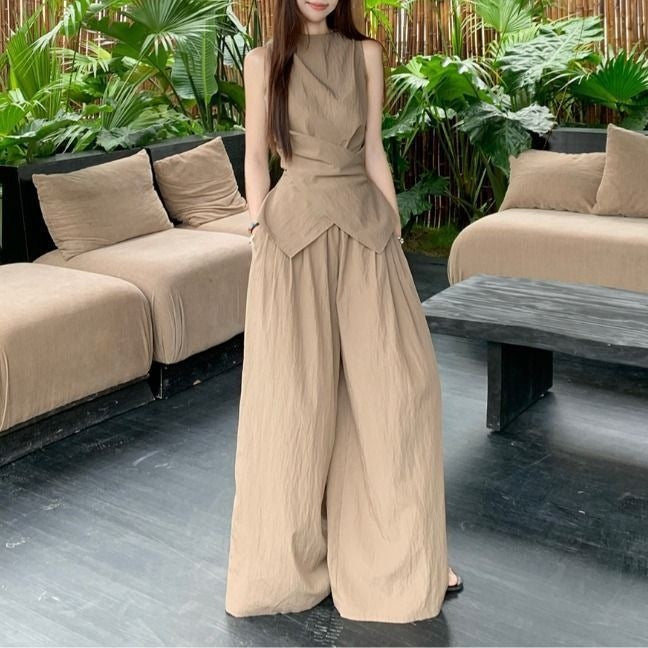 Kadın Bağlamalı Yelek ve Geniş Paçalı Vintage Pantolon Takımı