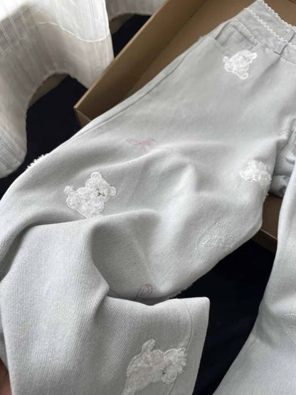 Sevimli Ayıcık Nakışlı ve Dantel Detaylı Yüksek Bel Düz Kesim Kot Pantolon