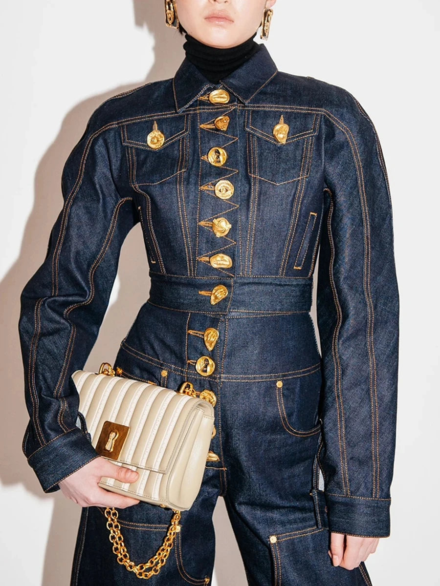 Denim ceket ve yüksek bel kot pantolon kombini