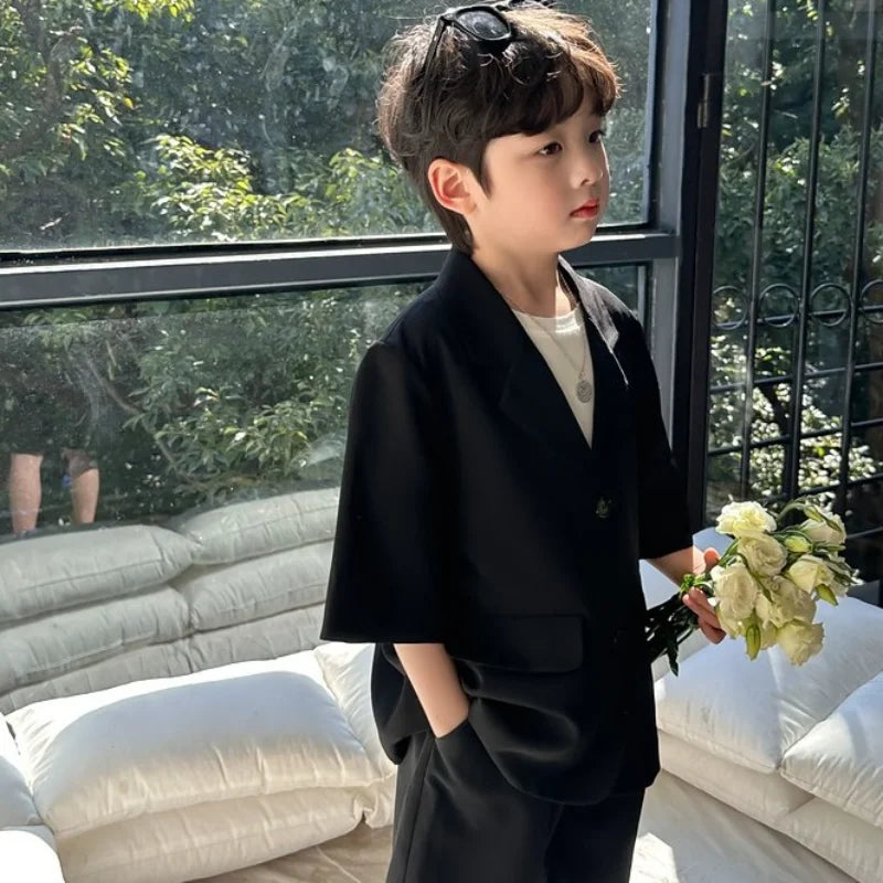 Erkek çocuk siyah blazer ve şort takımı - ön görünüm