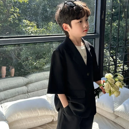 Erkek çocuk siyah blazer ve şort takımı - ön görünüm