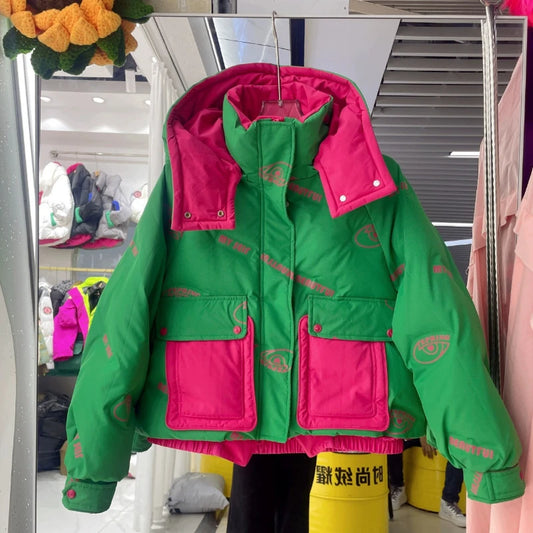 Kadın Yeşil Pembe Kapüşonlu Şişme Mont – Kaz Tüyü Dolgulu, Renk Bloklu Oversize Mont