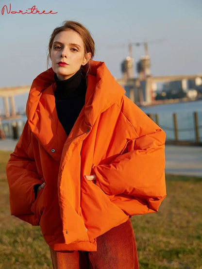 Kadın Kapüşonlu Oversize Şişme Mont – Kaz Tüyü Dolgulu, Bol Kesim Kışlık Parka