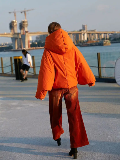 Kadın Kapüşonlu Oversize Şişme Mont – Kaz Tüyü Dolgulu, Bol Kesim Kışlık Parka