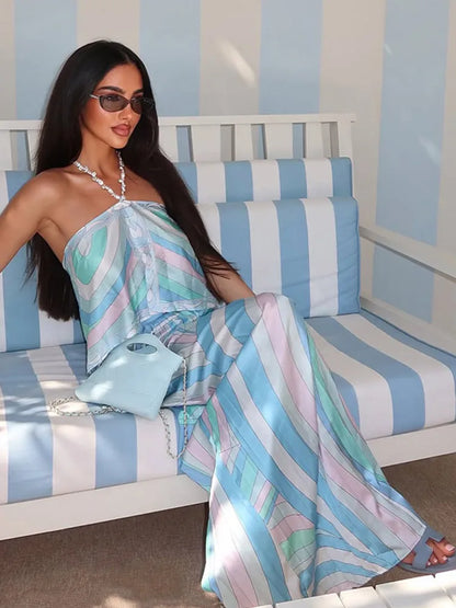 Kadın Pastel Desenli Saten Görünümlü Takım – Boyundan Bağlamalı Halter Bluz ve Geniş Paça Pantolon