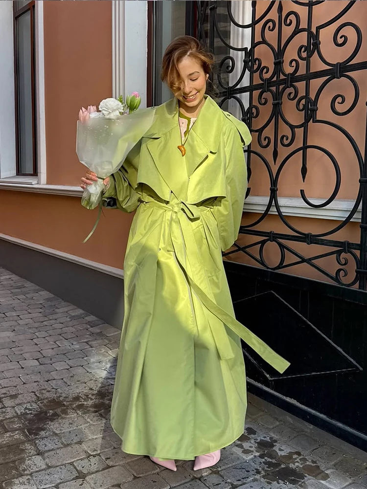 Kadın Fıstık Yeşili Oversize Uzun Trençkot – Kemerli, Geniş Yakalı, Balon Kollu