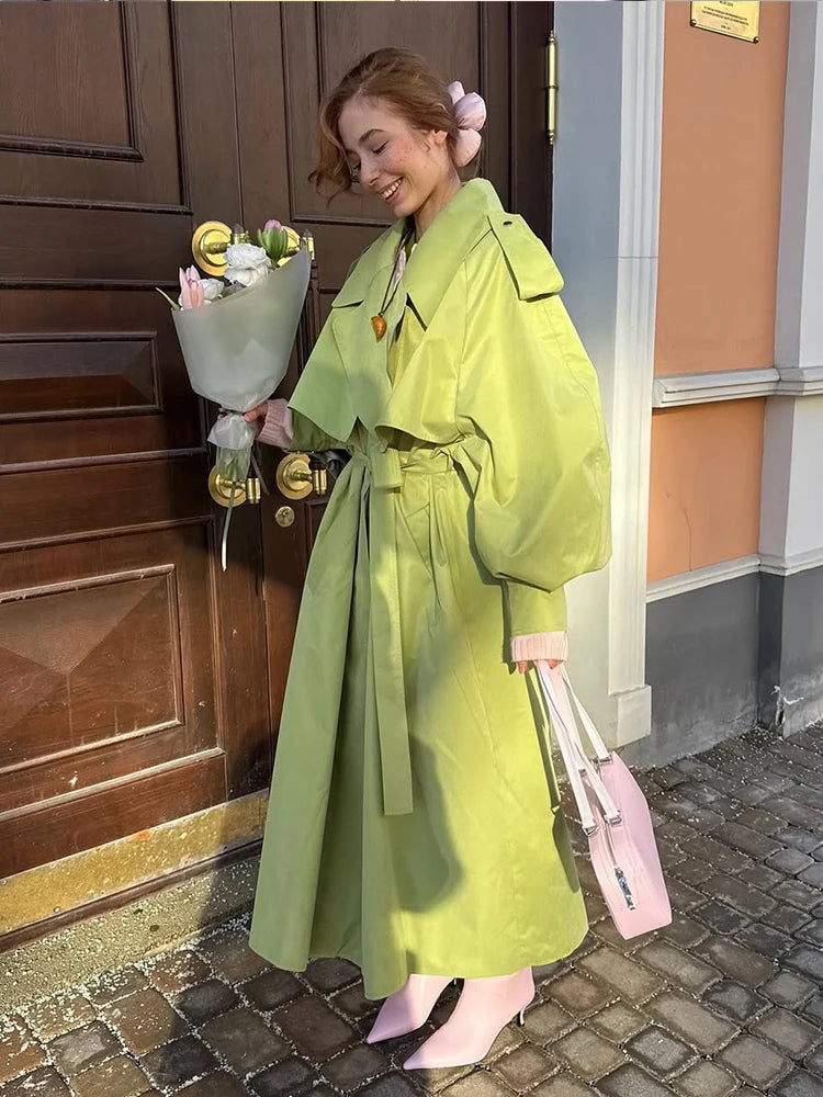 Kadın Fıstık Yeşili Oversize Uzun Trençkot – Kemerli, Geniş Yakalı, Balon Kollu