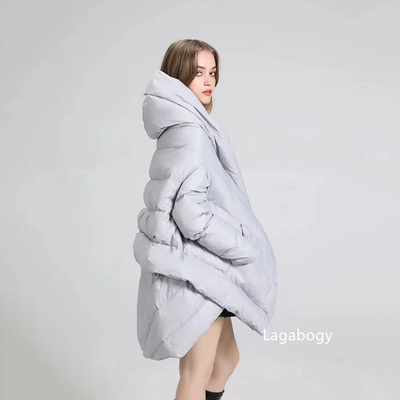 Kadın Şal Kesimli Kapüşonlu Şişme Mont – Kaz Tüyü Dolgulu, Asimetrik Oversize Parka