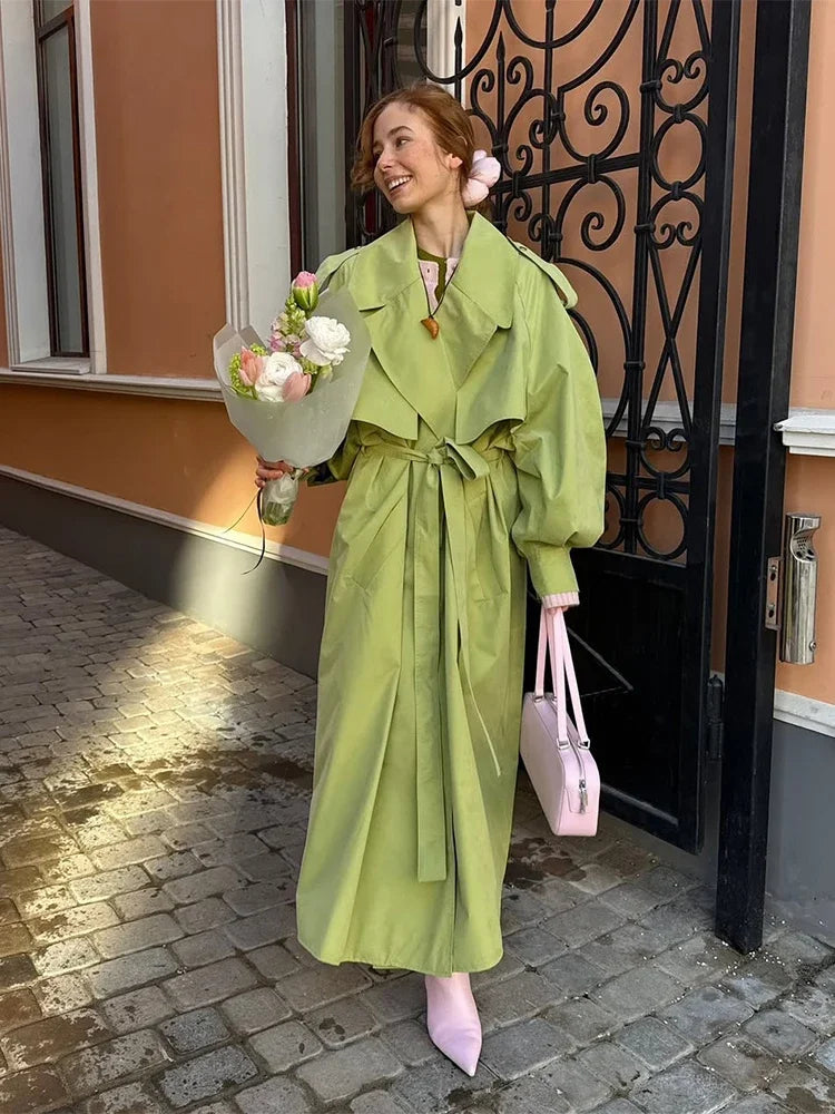 Kadın Fıstık Yeşili Oversize Uzun Trençkot – Kemerli, Geniş Yakalı, Balon Kollu