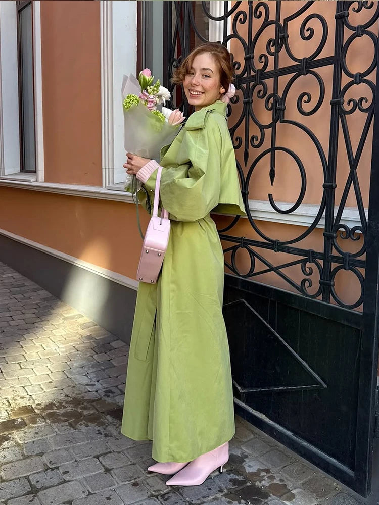 Kadın Fıstık Yeşili Oversize Uzun Trençkot – Kemerli, Geniş Yakalı, Balon Kollu