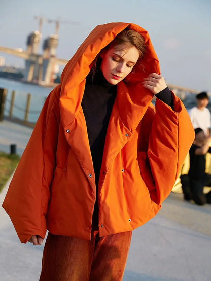Kadın Kapüşonlu Oversize Şişme Mont – Kaz Tüyü Dolgulu, Bol Kesim Kışlık Parka